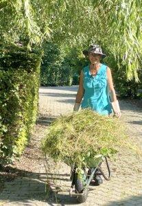 tuinwerk bij de Maanhoeve